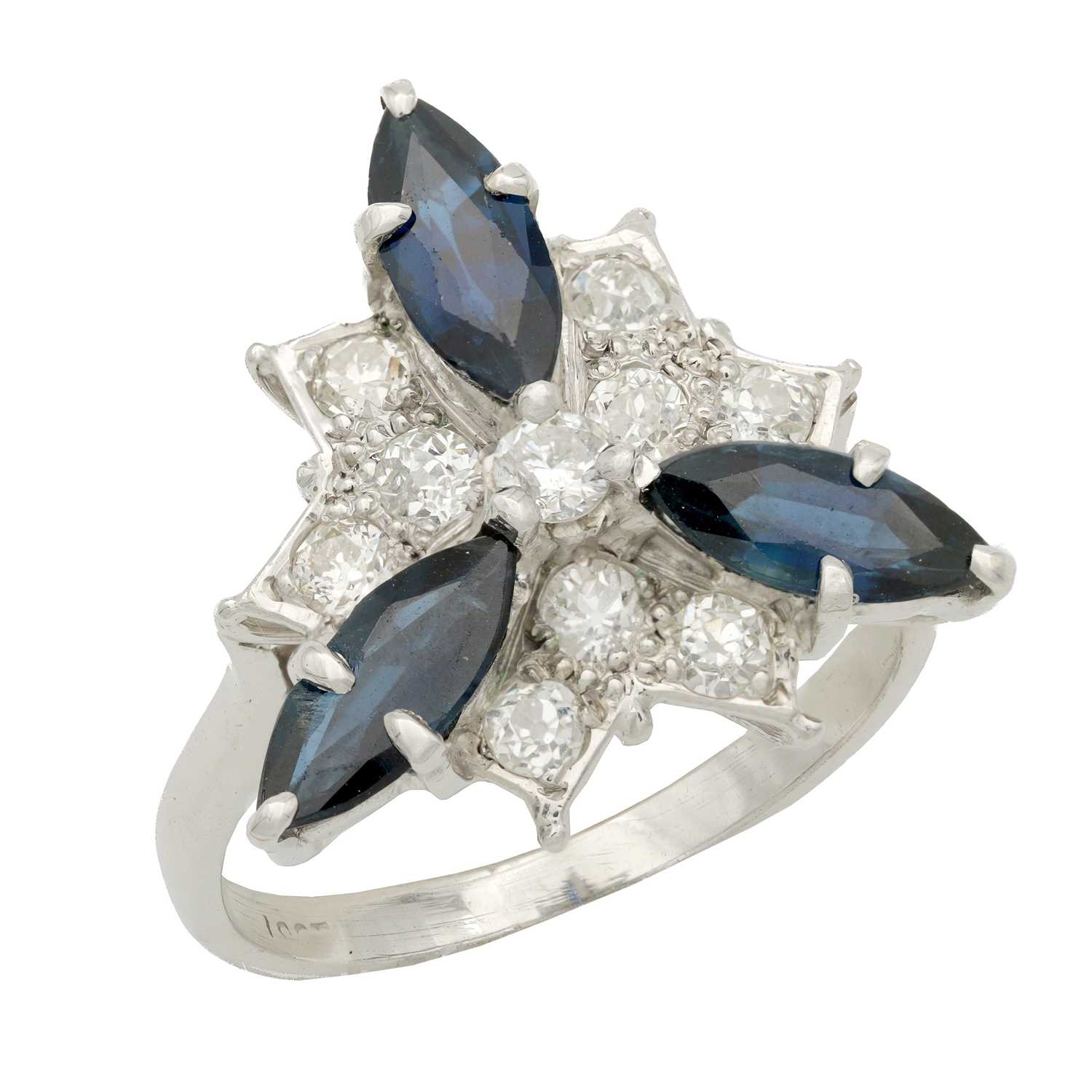 Lot 237 - AN 18CT GOLD DIAMOND AND SAPPHIRE RING