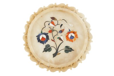 Lot 1742 - A 20TH CENTURY PIETRA DURA INSET MARBLE PLAQUE