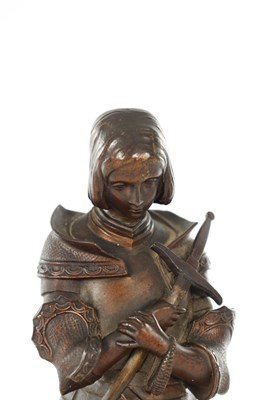 Lot 1138 - A 19TH CENTURY BRONZE FIGURE OF JOAN OF ARC