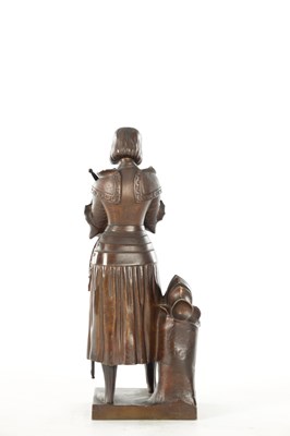 Lot 1138 - A 19TH CENTURY BRONZE FIGURE OF JOAN OF ARC