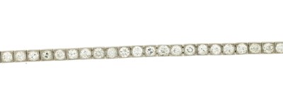 Lot 272 - A LADIES' 18CT WHITE GOLD DIAMOND TENNIS BRACELET