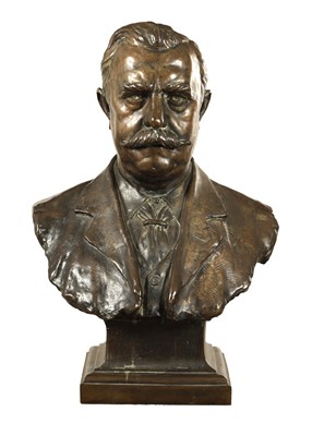 Lot 1076 - A 19TH/20TH CENTURY BRONZE BUST OF A GENTLEMAN