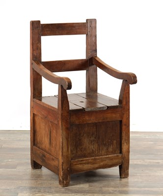 Lot 1614 - AN 18TH CENTURY FRENCH FRUITWOOD COUNTRY BOX CHAIR