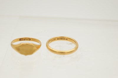 Lot 282 - A 22CT HALLMARKED YELLOW GOLD WEDDING BAND AND A 22CT GOLD SIGNET RING