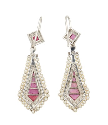 Lot 319 - AN ART DECO STYLE WHITE GOLD SET RUBY, DIAMOND AND SEED PEARL PENDANT EARRINGS