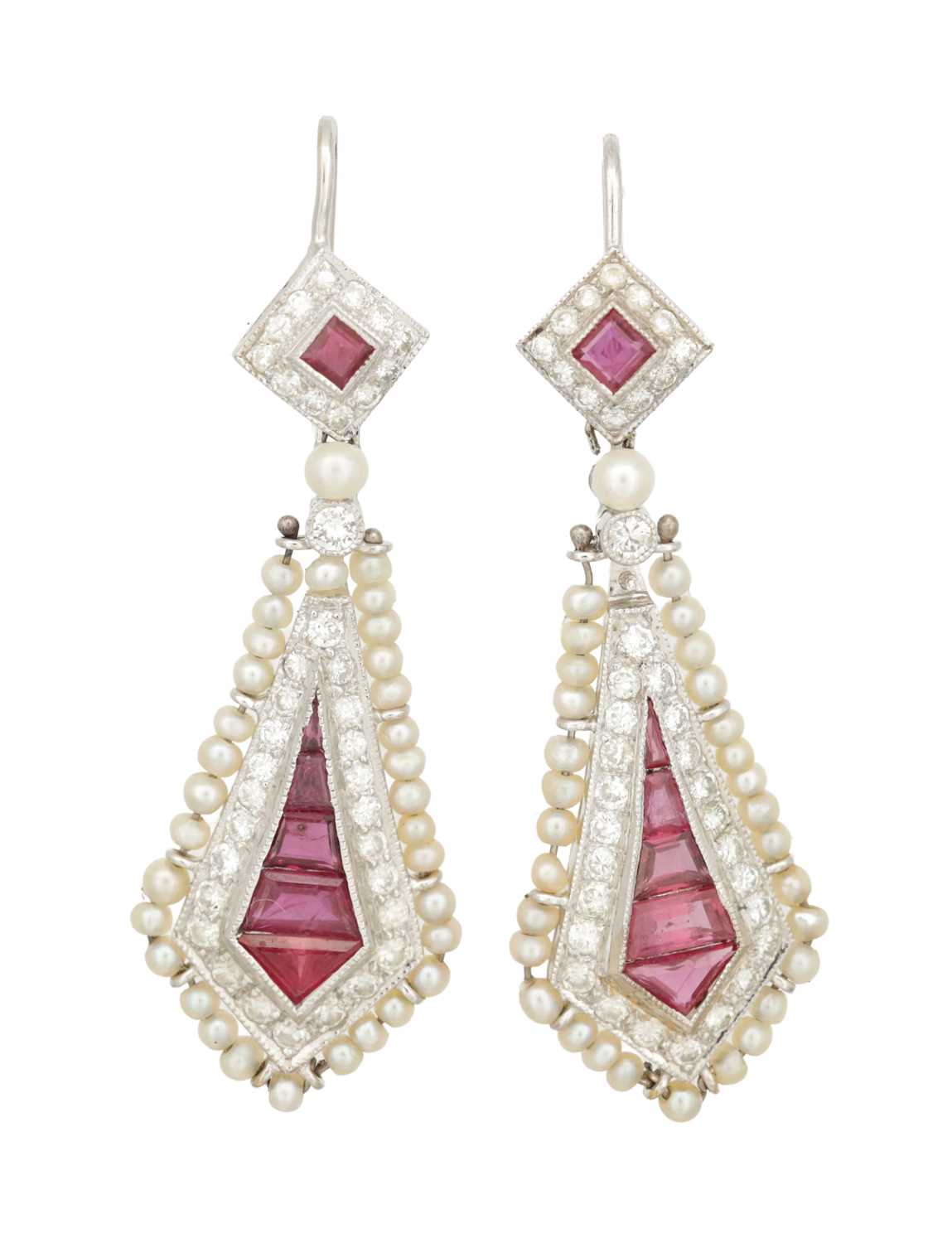 Lot 319 - AN ART DECO STYLE WHITE GOLD SET RUBY, DIAMOND AND SEED PEARL PENDANT EARRINGS