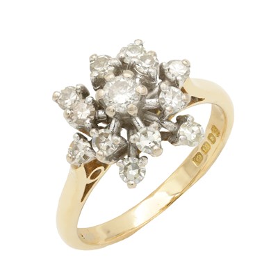 Lot 407 - A 1970's 18CT YELLOW GOLD AND DIAMOND LADIES DRESS RING