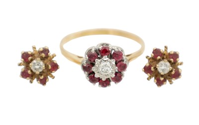 Lot 412 - A YELLOW GOLD RUBY AND DIAMOND DRESS RING TOGETHER WITH A SMALL PAIR OF RUBY AND DIAMOND CLUSTER STUD EARRINGS
