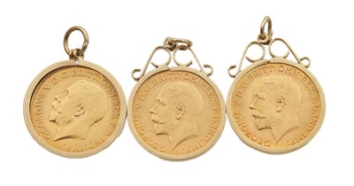 Lot 314 - A COLLECTION OF THREE GEORGE V GOLD HALF SOVEREIGNS