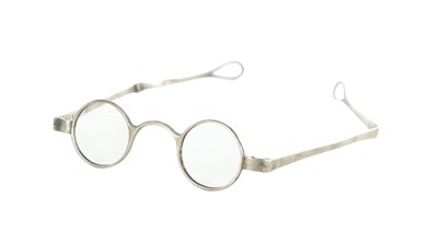 Lot 93 - A PAIR OF EARLY 19TH CENTURY SILVER SPECTACLES BY PETER BATEMAN IN ORIGINAL BURR WALNUT CASE