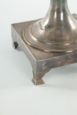 Lot 145 - A SILVER PLATED REGENCY TEA URN