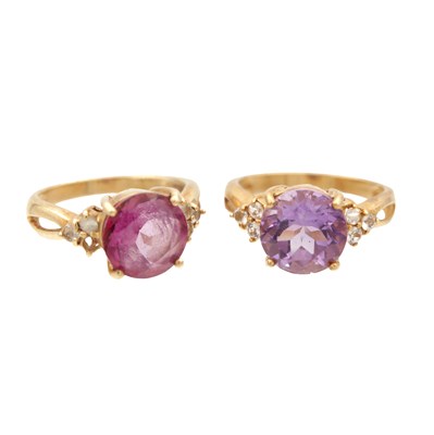 Lot 256 - TWO LATE 20TH CENTURY 9CT GOLD GEM-SET RINGS