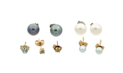 Lot 222 - A COLLECTION OF 9CT GOLD AND PEARL EARRINGS