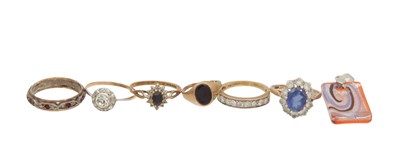 Lot 353 - A COLLECTION OF 9CT GOLD AND 18CT WHITE GOLD JEWELLERY