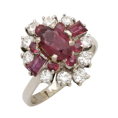 Lot 352 - AN 18CT WHITE GOLD RUBY AND DIAMOND RING