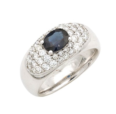 Lot 244 - A HEAVY 18CT WHITE GOLD SAPPHIRE AND DIAMOND RING