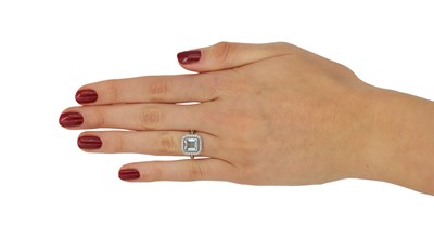 Lot 292 - A 14CT YELLOW GOLD AQUA MARINE AND DIAMOND RING