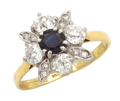 Lot 391 - AN 18CT YELLOW GOLD SAPPHIRE AND DIAMOND RING