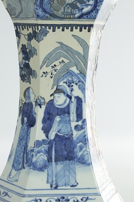 Lot 481 - A LARGE CHINESE KANGXI PERIOD BLUE AND WHITE PORCELAIN YEN YEN VASE