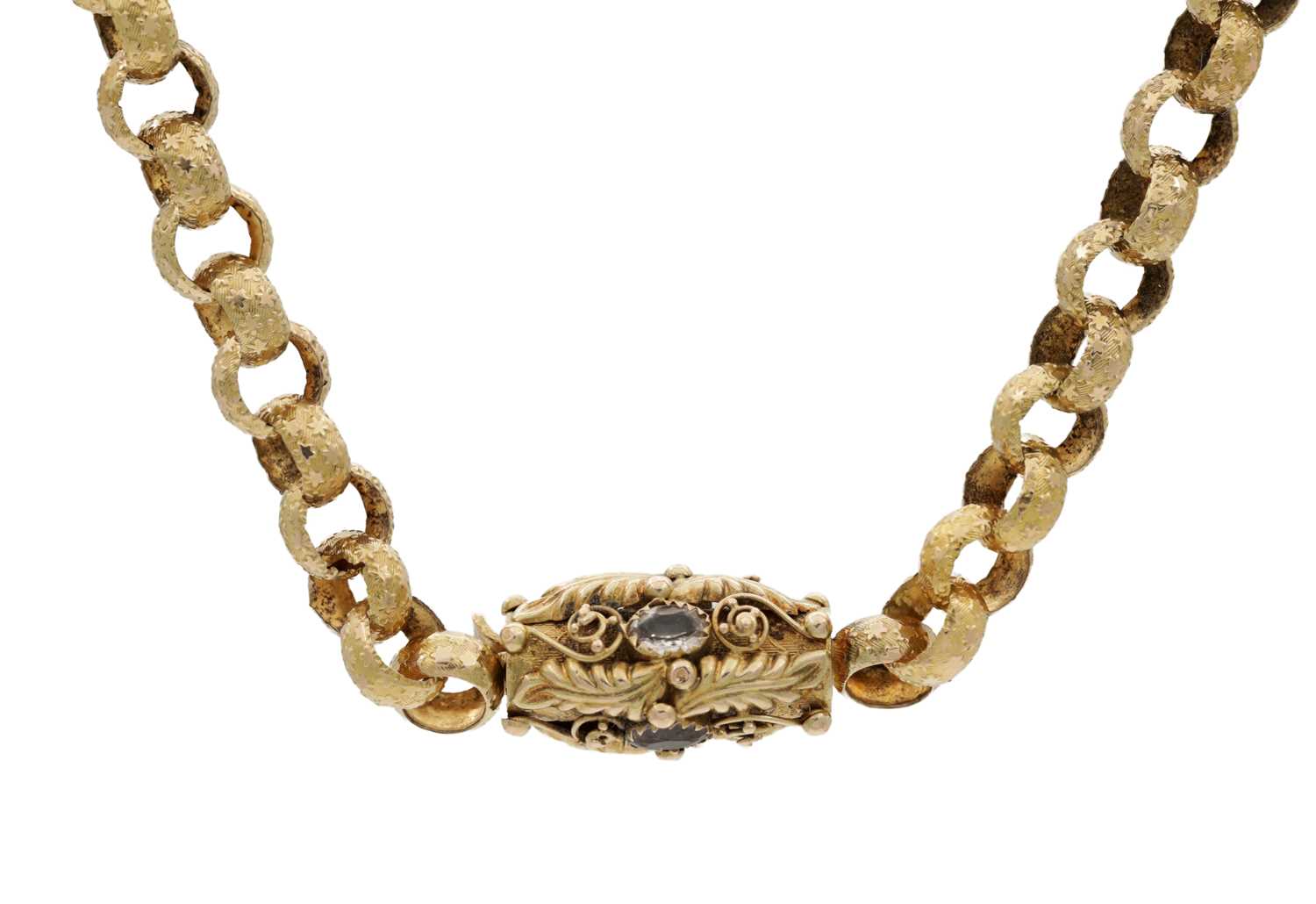 Lot 221 - A GEORGIAN 15CT GOLD BELCHER CHAIN WITH AMETHYST CLASP