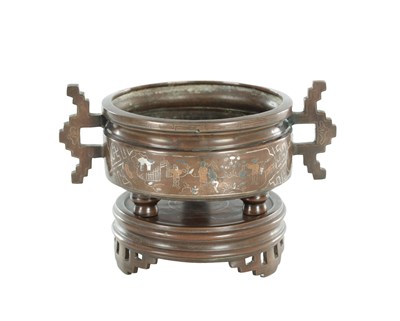 Lot 476 - A 19TH CENTURY INLAID SILVER BRONZE CHINESE CENSOR ON STAND
