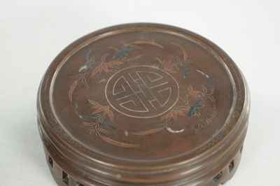 Lot 476 - A 19TH CENTURY INLAID SILVER BRONZE CHINESE CENSOR ON STAND