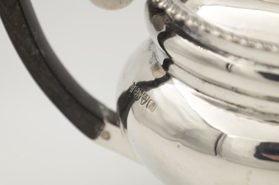 Lot 179 - AN EARLY 20TH CENTURY SILVER TEAPOT