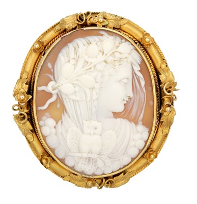 Lot 233 - A LARGE 19TH CENTURY 18CT GOLD MOUNTED CAMEO BROOCH