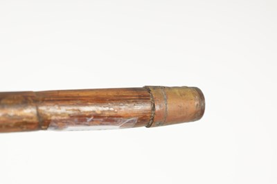 Lot 849 - AN EARLY 20TH CENTURY CARVED AND PAINTED PARROT HANDLED WALKING CANE