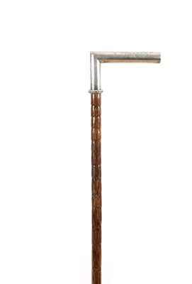 Lot 841 - AN EARLY 20TH CENTURY SILVER HANDLED WALKING CANE