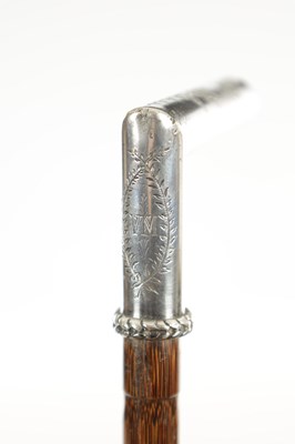 Lot 841 - AN EARLY 20TH CENTURY SILVER HANDLED WALKING CANE