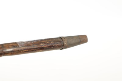 Lot 841 - AN EARLY 20TH CENTURY SILVER HANDLED WALKING CANE