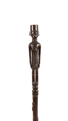 Lot 870 - AN EARLY-TO-MID 20TH CENTURY CARVED AFRICAN TWO-TONE WALKING CANE