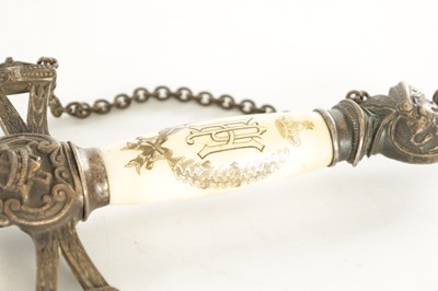 Lot 605 - AN EARLY 20TH CENTURY AMERICAN MASONIC CEREMONIAL SWORD FOR THE KNIGHTS TEMPLAR