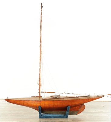 Lot 1109 - A GOOD 19TH CENTURY "WINDWARD" 12 METRE POND YACHT BY A.D. RANKINE