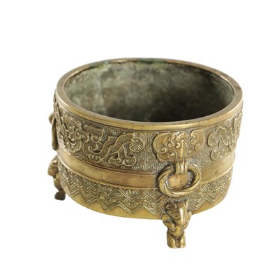 Lot 416 - A CHINESE BRONZE CENSOR