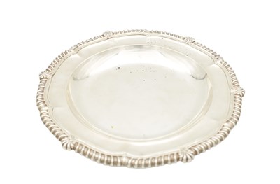 Lot 193 - AN EARLY 19TH CENTURY SILVER DISH