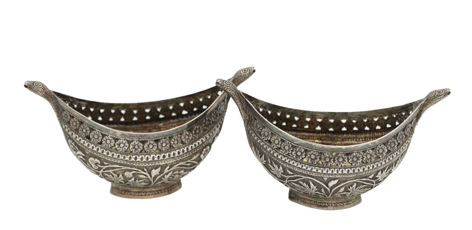 Lot 96 - A PAIR OF 19TH CENTURY INDIAN SILVER BOWLS
