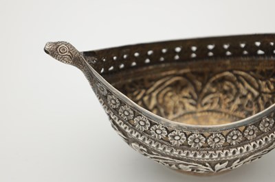 Lot 96 - A PAIR OF 19TH CENTURY INDIAN SILVER BOWLS