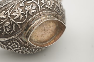 Lot 96 - A PAIR OF 19TH CENTURY INDIAN SILVER BOWLS