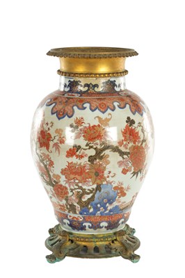 Lot 420 - A LARGE 18TH CENTURY CHINESE IMARI AND ORMOLU MOUNTED BULBOUS VASE