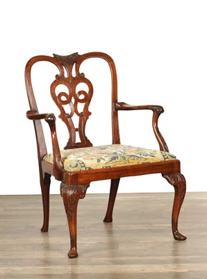 Lot 1488 - A LARGE GEORGE II MAHOGANY GENTLEMANS ARMCHAIR