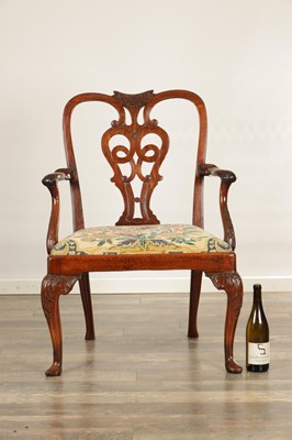 Lot 1488 - A LARGE GEORGE II MAHOGANY GENTLEMANS ARMCHAIR