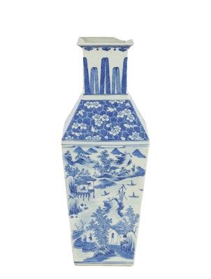 Lot 528 - A 19TH CENTURY CHINESE BLUE AND WHITE PORCELAIN VASE