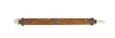Lot 925 - A 20TH CENTURY AGATE AND ROCK CRYSTAL HEALING WAND