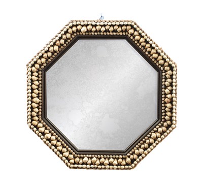 Lot 1621 - A DECORATIVE SHELLWORK HANGING MIRROR