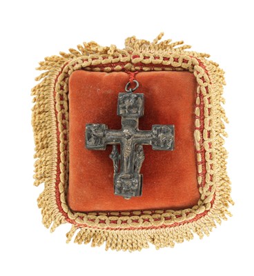Lot 1065 - A 19TH CENTURY BRASS RELIQUARY CRUCIFIX PENDANT
