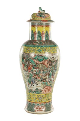 Lot 536 - A LARGE 19TH CENTURY CHINESE FAMILLE VERTE VASE AND COVER