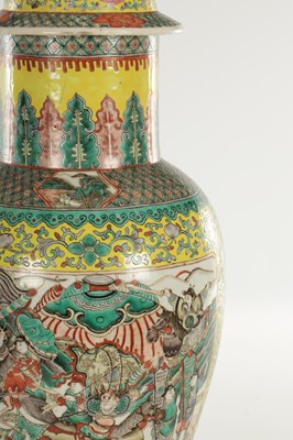 Lot 536 - A LARGE 19TH CENTURY CHINESE FAMILLE VERTE VASE AND COVER