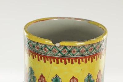 Lot 536 - A LARGE 19TH CENTURY CHINESE FAMILLE VERTE VASE AND COVER